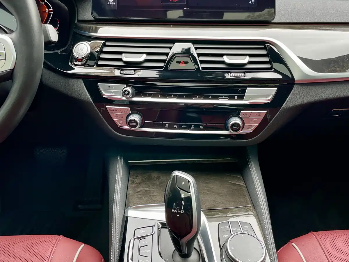 BMW 5 Series 2022 Model Second Facelift 525Li M Sport Package фото 10
