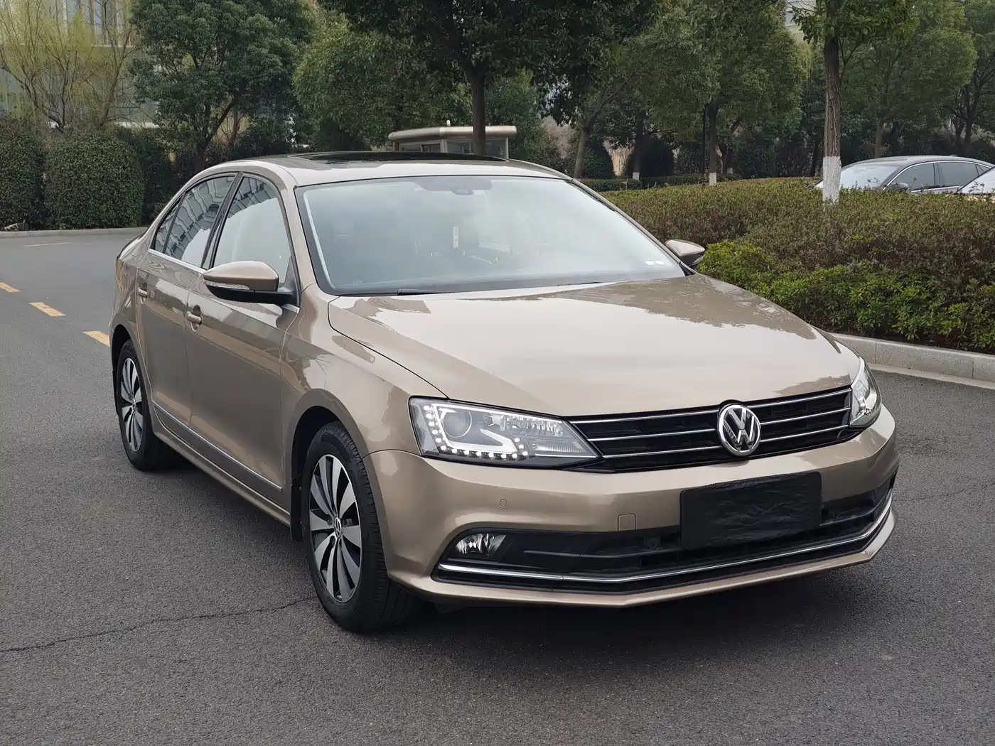 Volkswagen Sagitar 2015 230TSI Automatic Luxury фото 3