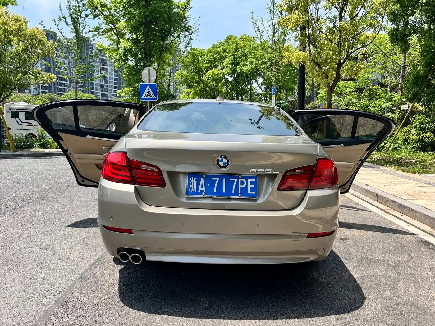 BMW 5 Series 2011 523Li Luxury фото 15