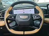 Фото 12 - Geely Atlas L