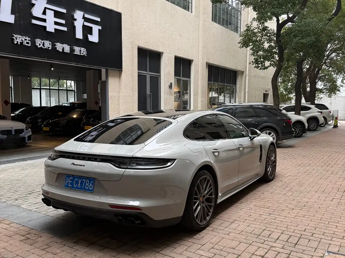 PORSCHE PANAMERA