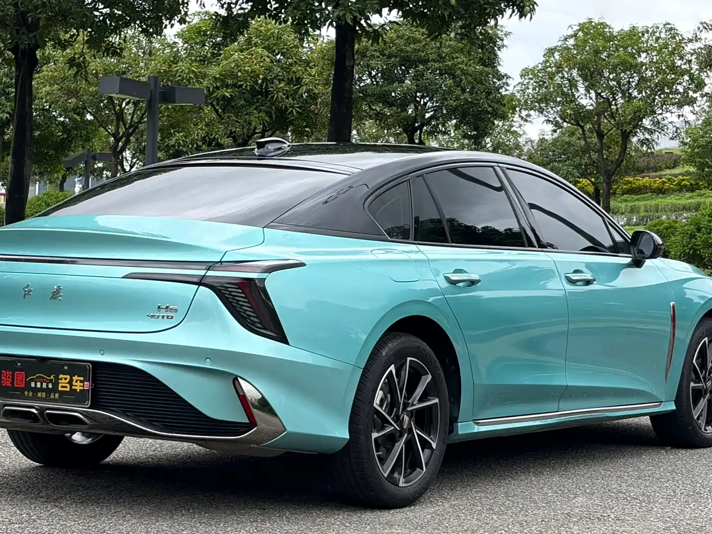 Фото 6 - Hongqi H6