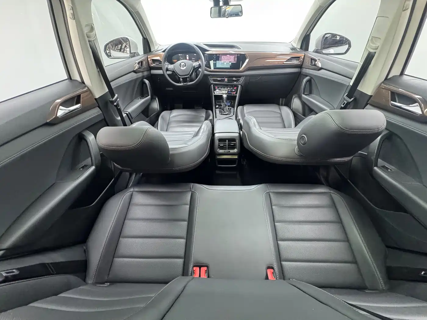 Volkswagen Tharu 2022 280TSI FWD Luxury Edition фото 25