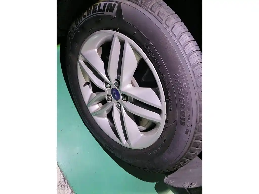 Фото 7 - Ford Edge