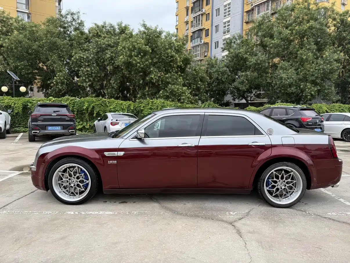 Chrysler 300C 2006 2006 Model 5.7L Luxury Navigator Edition