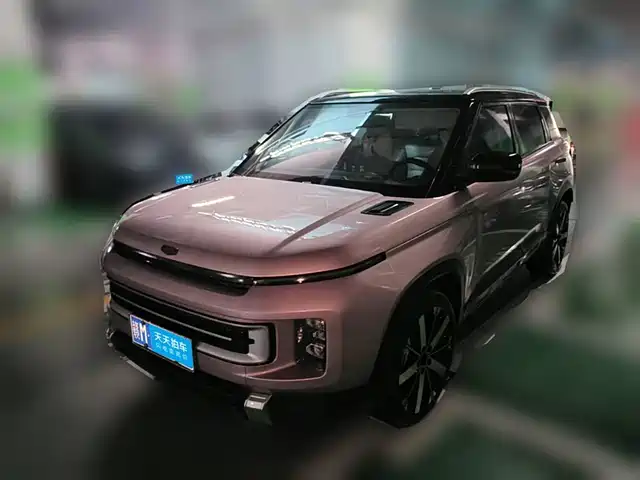 Geely ICON 2023 Model 1.5TD Chocolate Deluxe Edition — фото 1