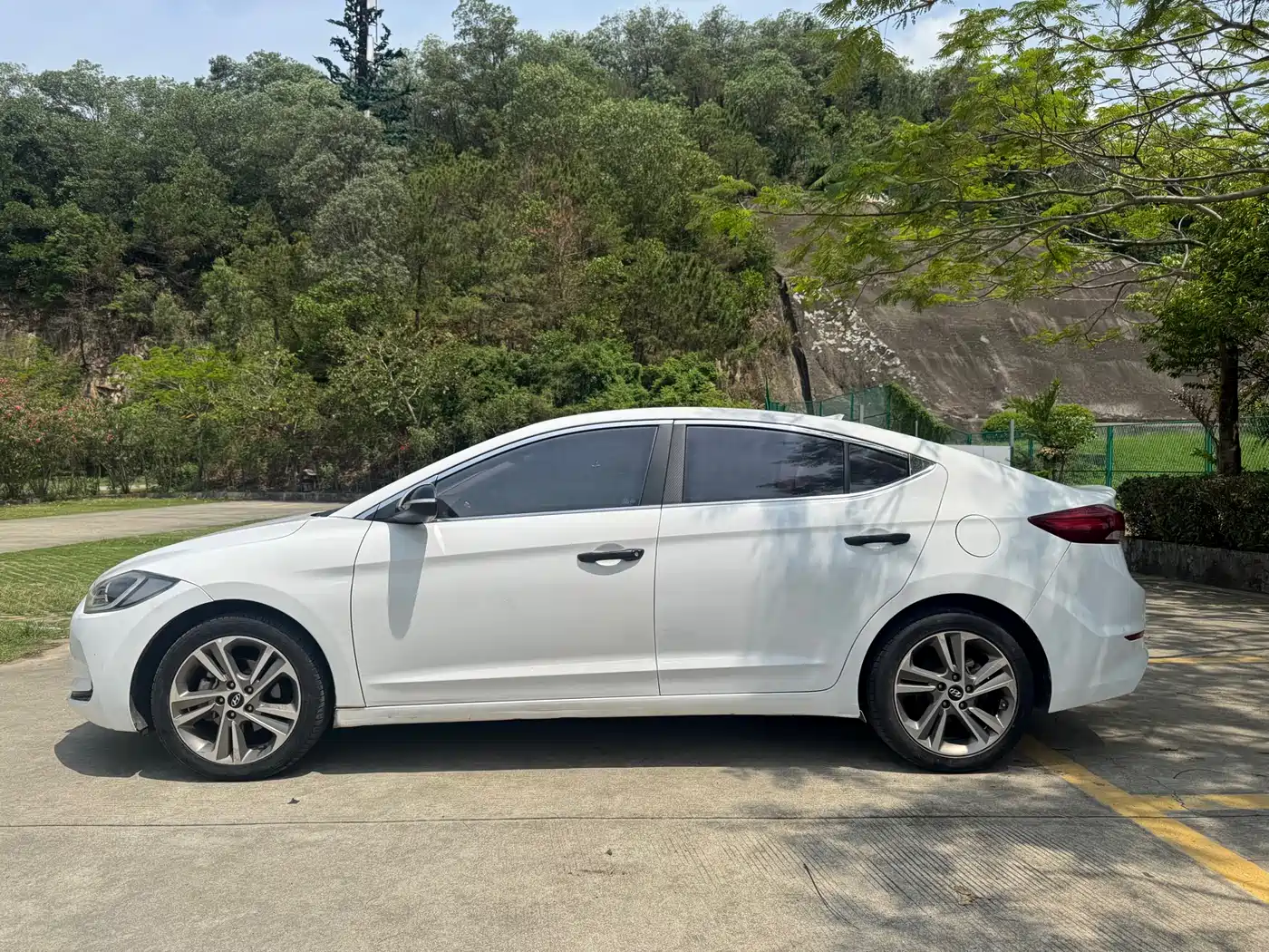 Hyundai Elantra 2016 Model 1.6L Automatic Smart Elite фото 4