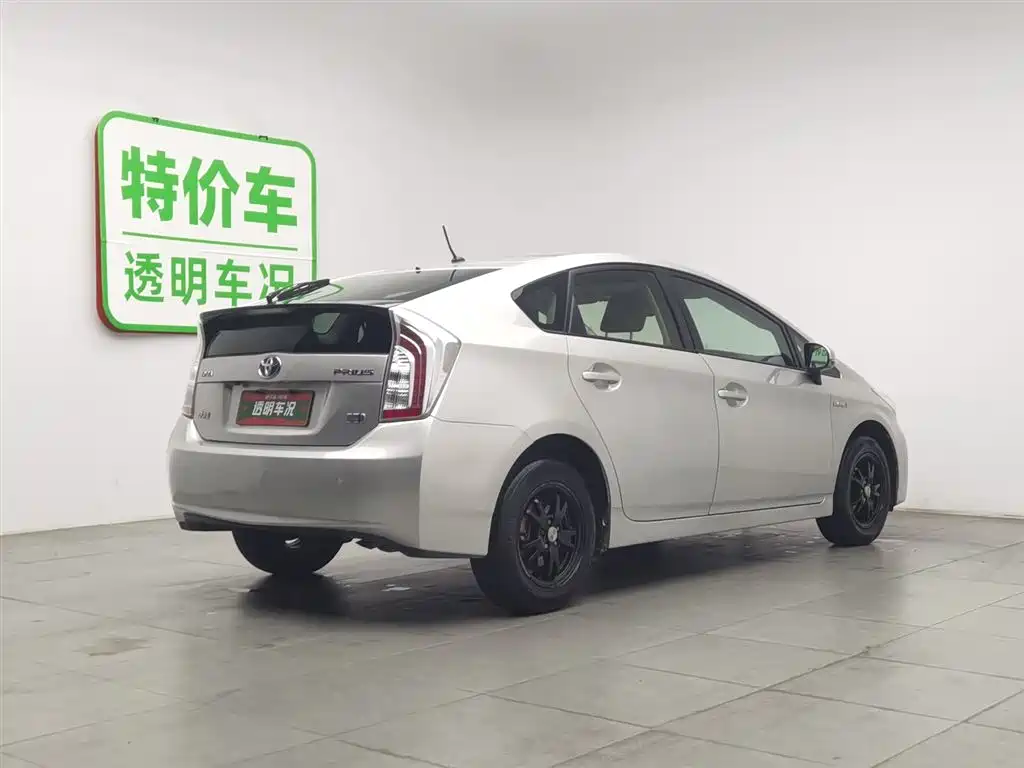 Toyota Prius 2012 1.8L Luxury Advanced Edition фото 2