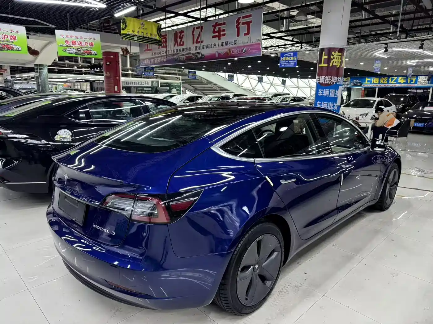 TESLA MODEL 3