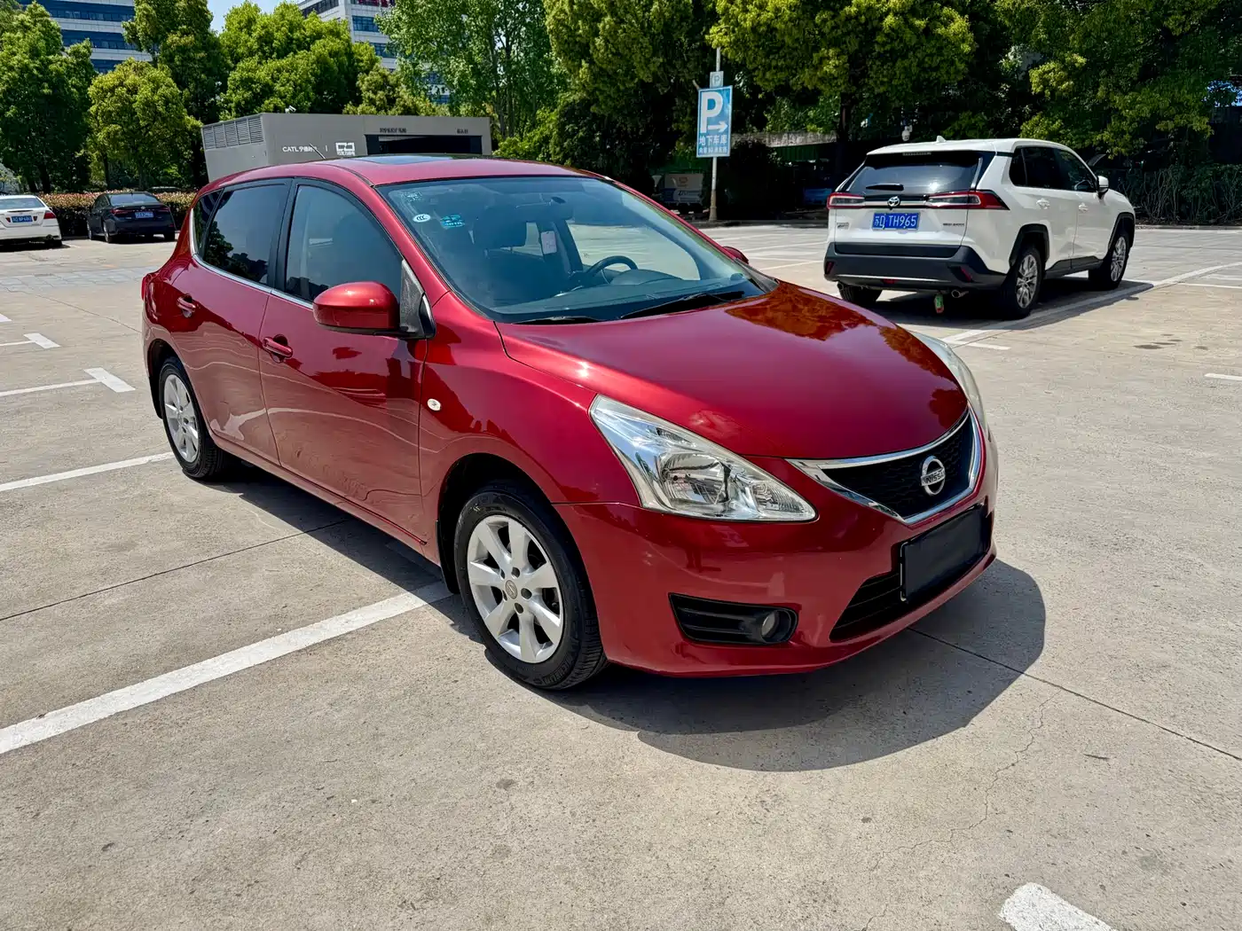 Photo 3 - Nissan Tiida