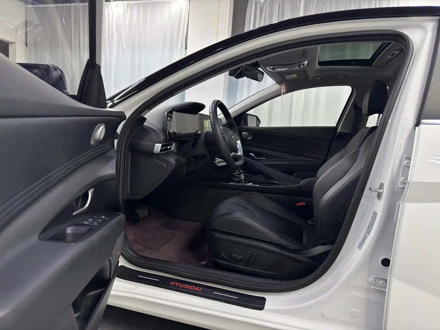 Hyundai Elantra 2023 Model 1.5L CVT LUX Premium Edition фото 11