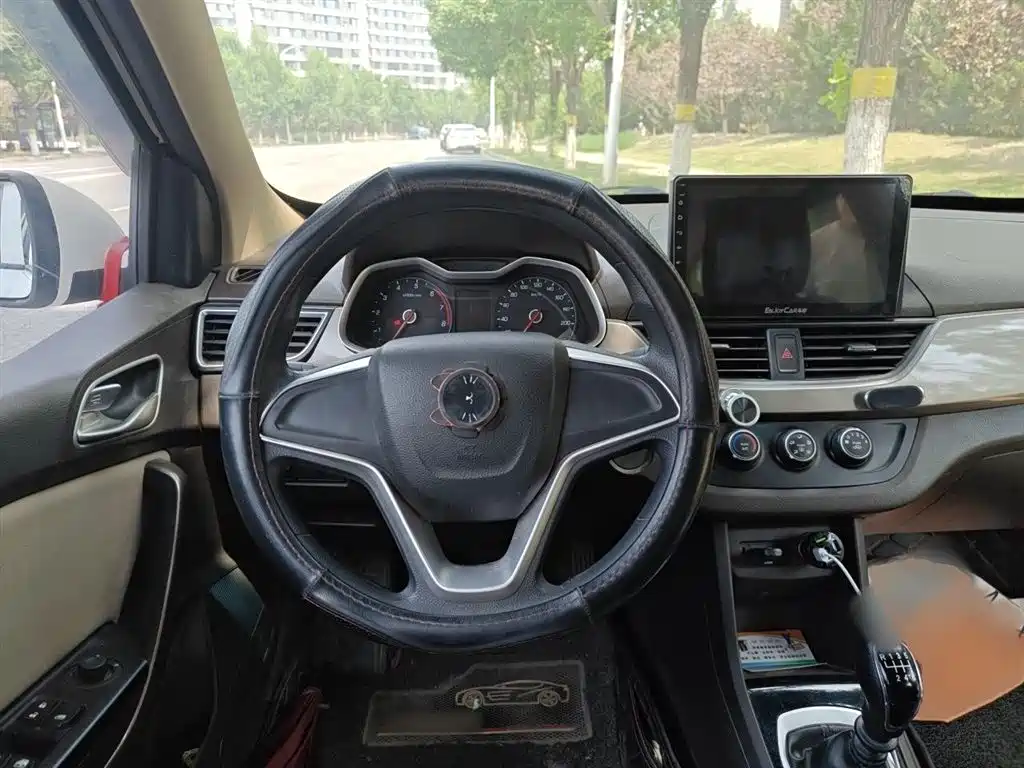 Фото 3 - Baojun 310W