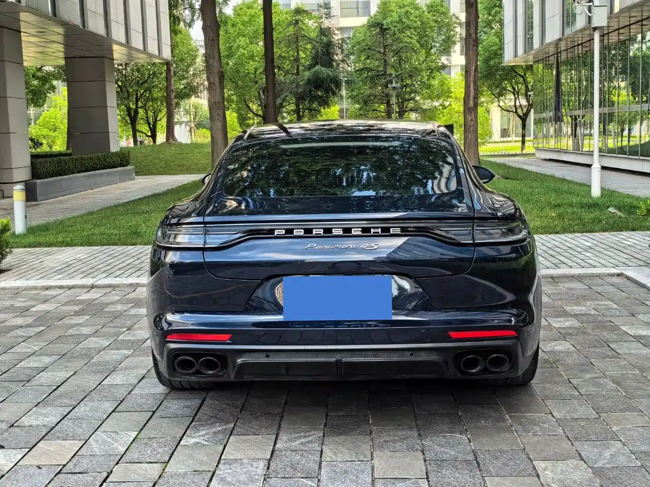 Porsche Panamera 2023 Panamera 4 Executive Long Wheelbase 2.9T фото 36