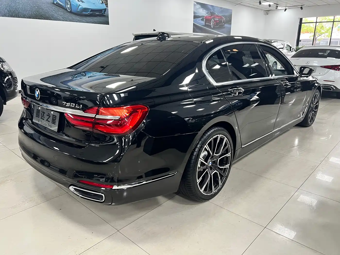 BMW 7 Series 2017 730Li Leading Edition фото 8