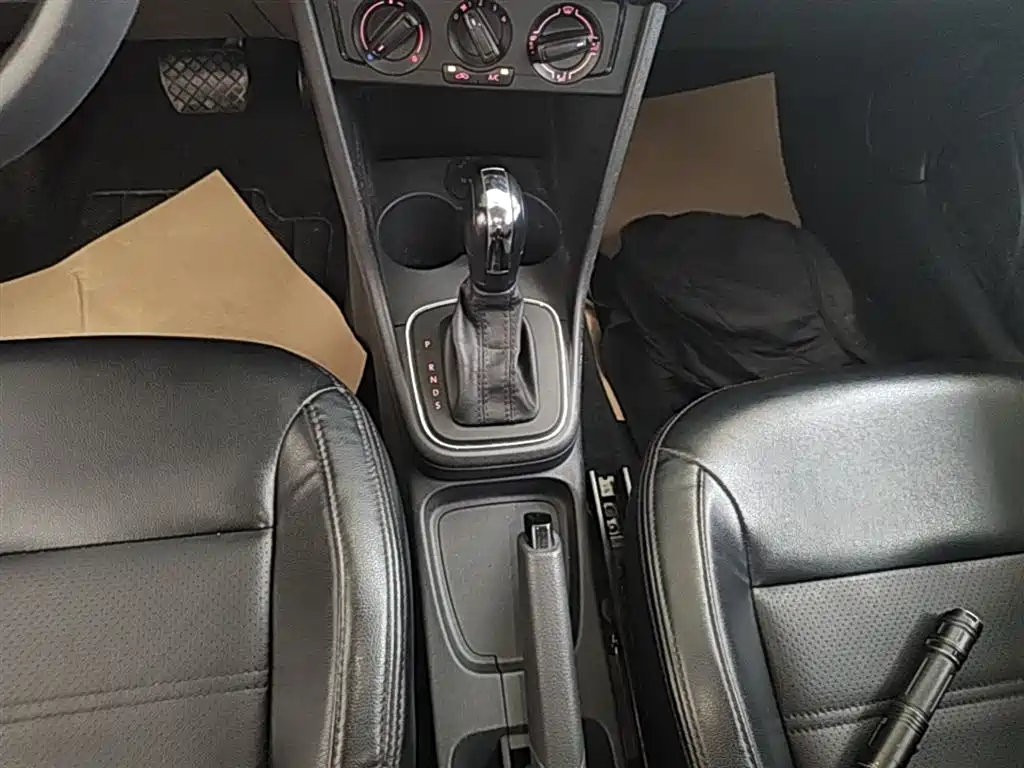 Volkswagen Polo 2016 1.4L Automatic Trend фото 14