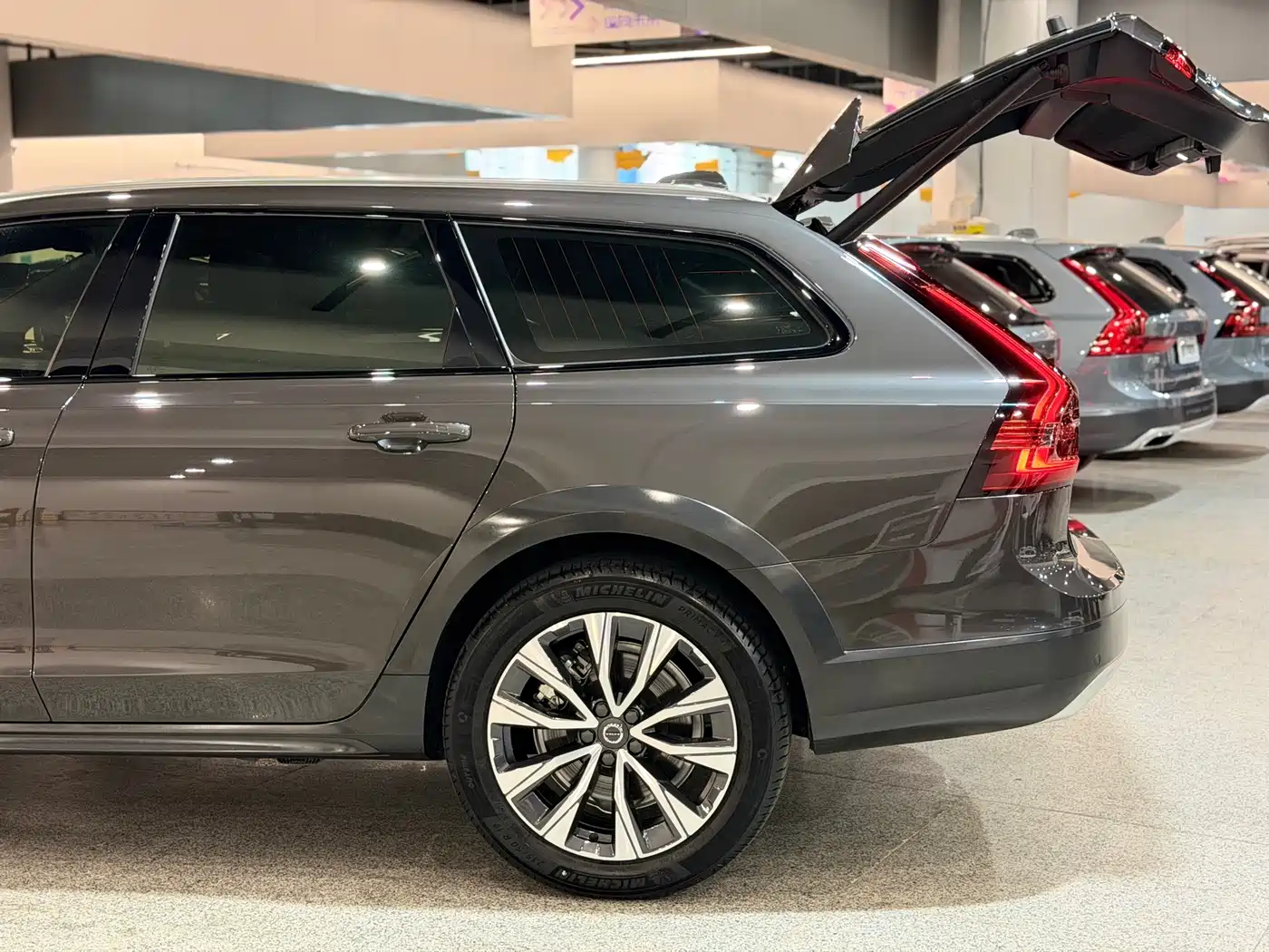 Volvo V90 2024 2024 Cross Country B5 AWD Wisdom Edition