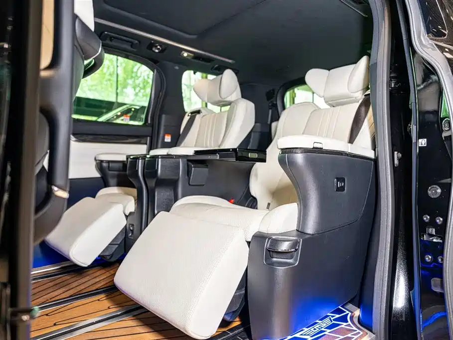 Lexus LM 2020 300h Seven-Seater Elegance Edition фото 12