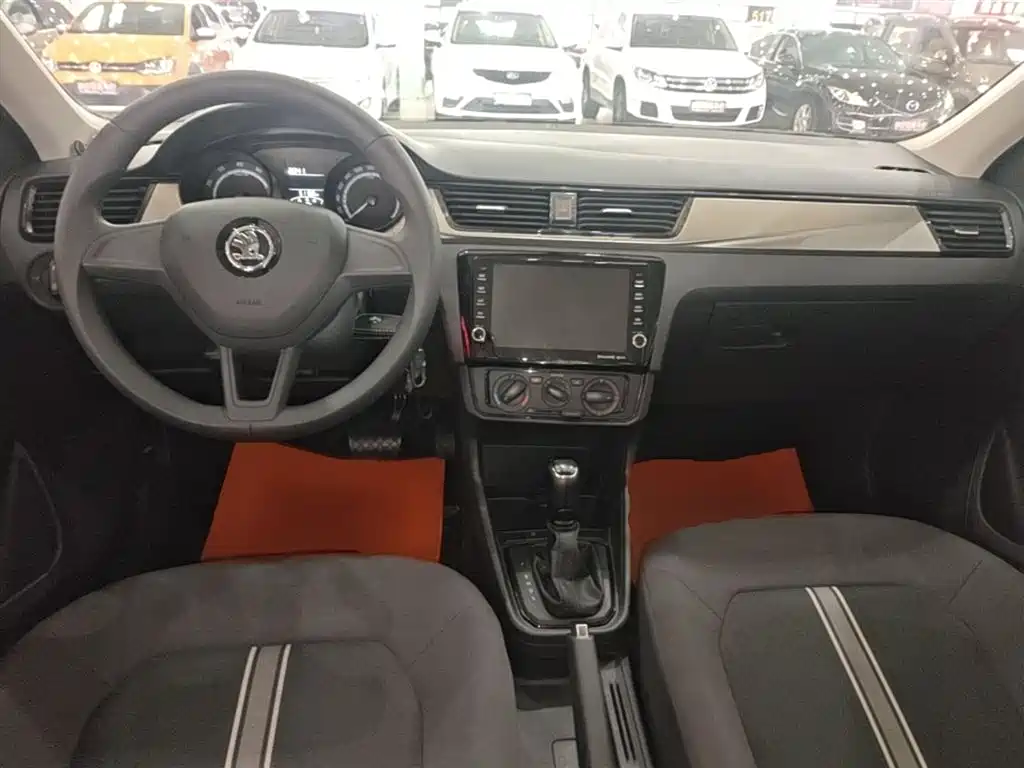Škoda Skoda Rapid Spaceback 2020 1.5L Auto Standard фото 10