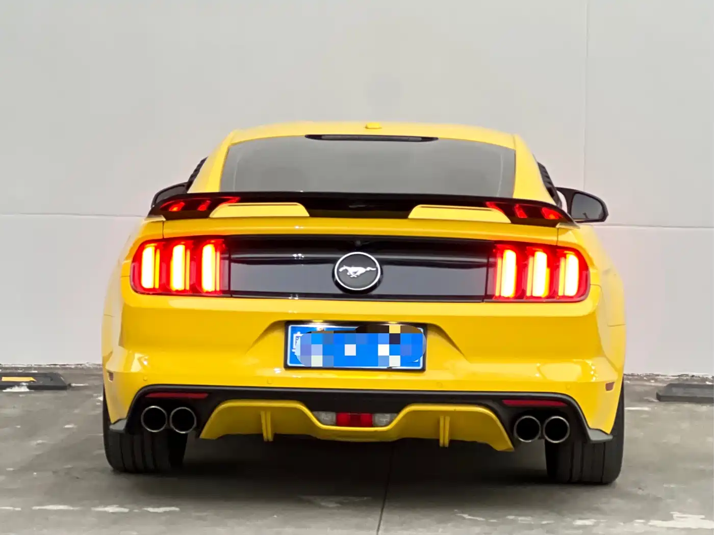 FORD MUSTANG