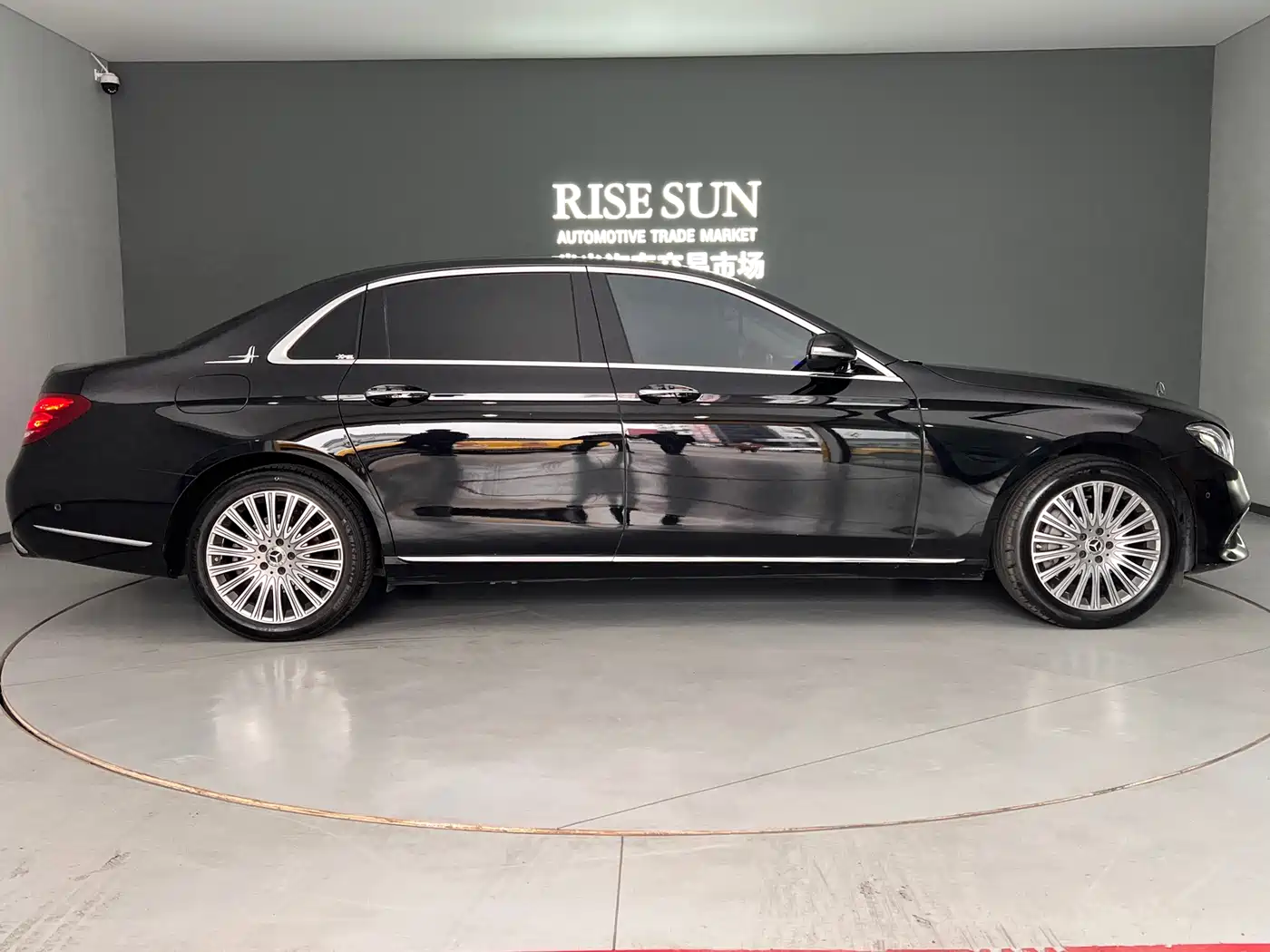 Mercedes-Benz E-Class 2020 E 300 L Fashion фото 31