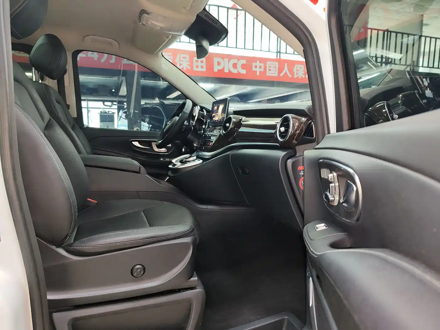 Mercedes-Benz V-Class 2018 V 260 Premium Edition China V фото 7