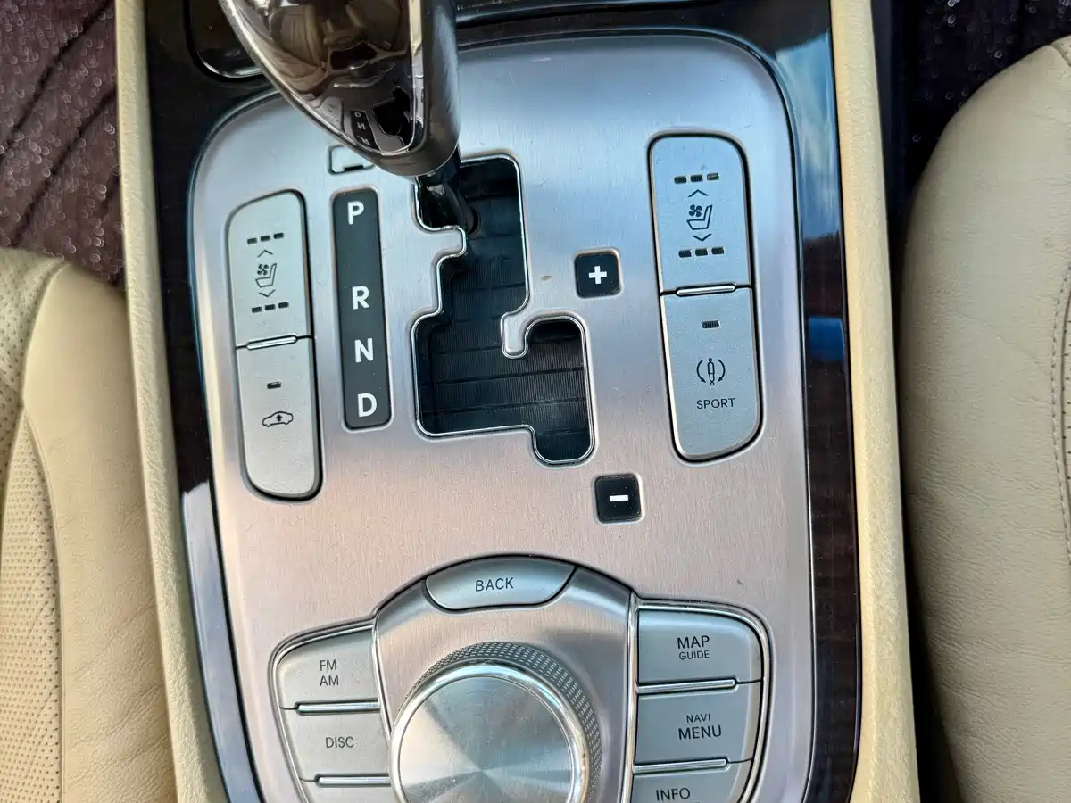 Hyundai Genesis 2010 2008 BH330 Luxury Edition