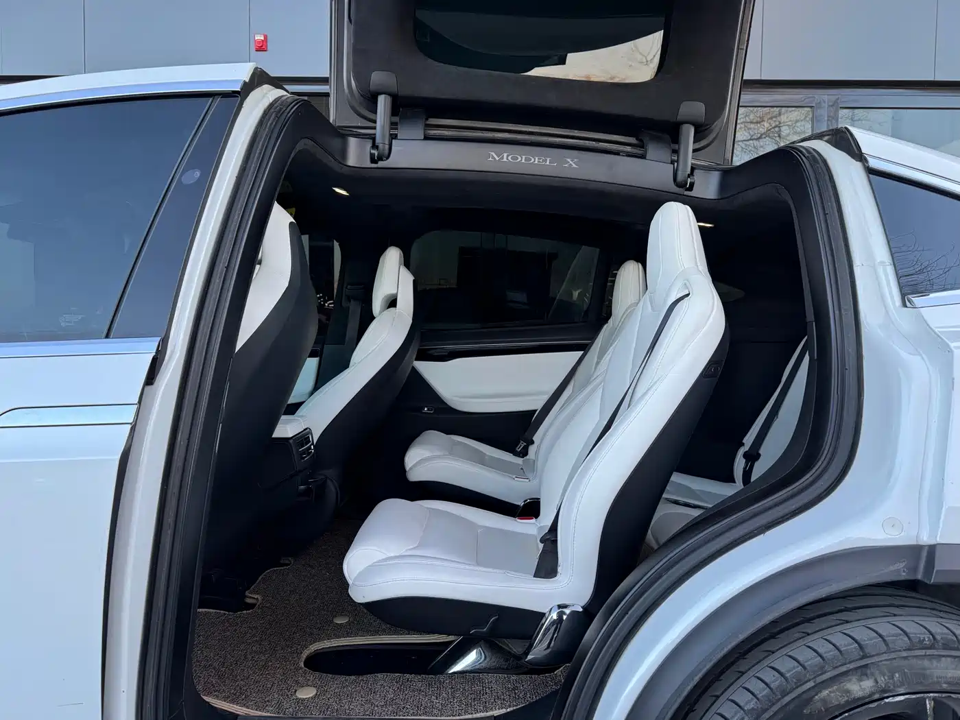TESLA MODEL X