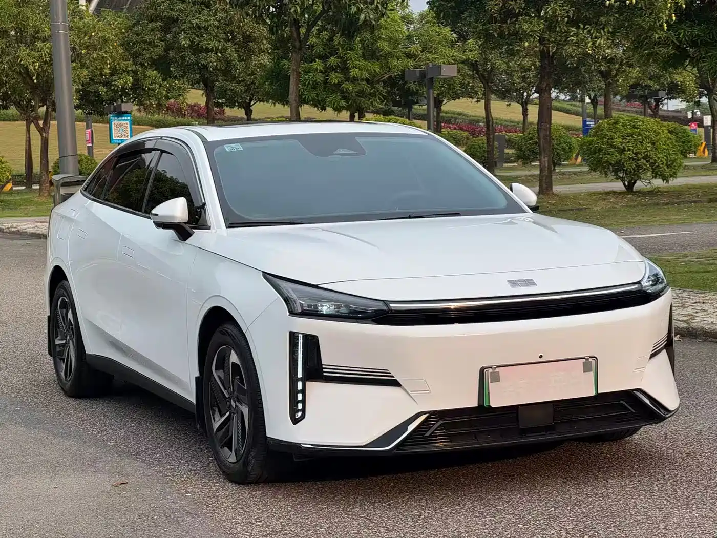Geely Galaxy Galaxy L6 2024 125km PLUS Soaring Dragon Edition фото 3