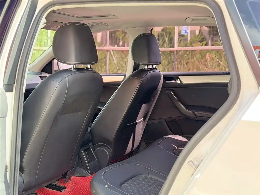 Škoda Skoda Rapid Spaceback 2018 1.6L Automatic Comfort фото 5