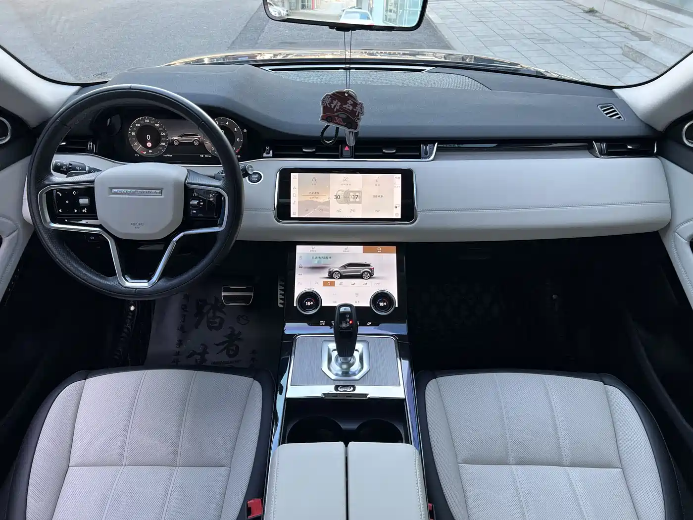 Land Rover Range Rover Evoque 2023 Range Rover Evoque L 249PS Luxury Edition фото 18