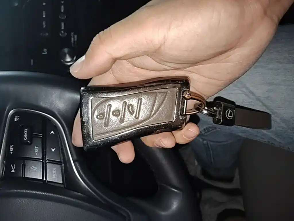 Фото 9 - Lexus ES