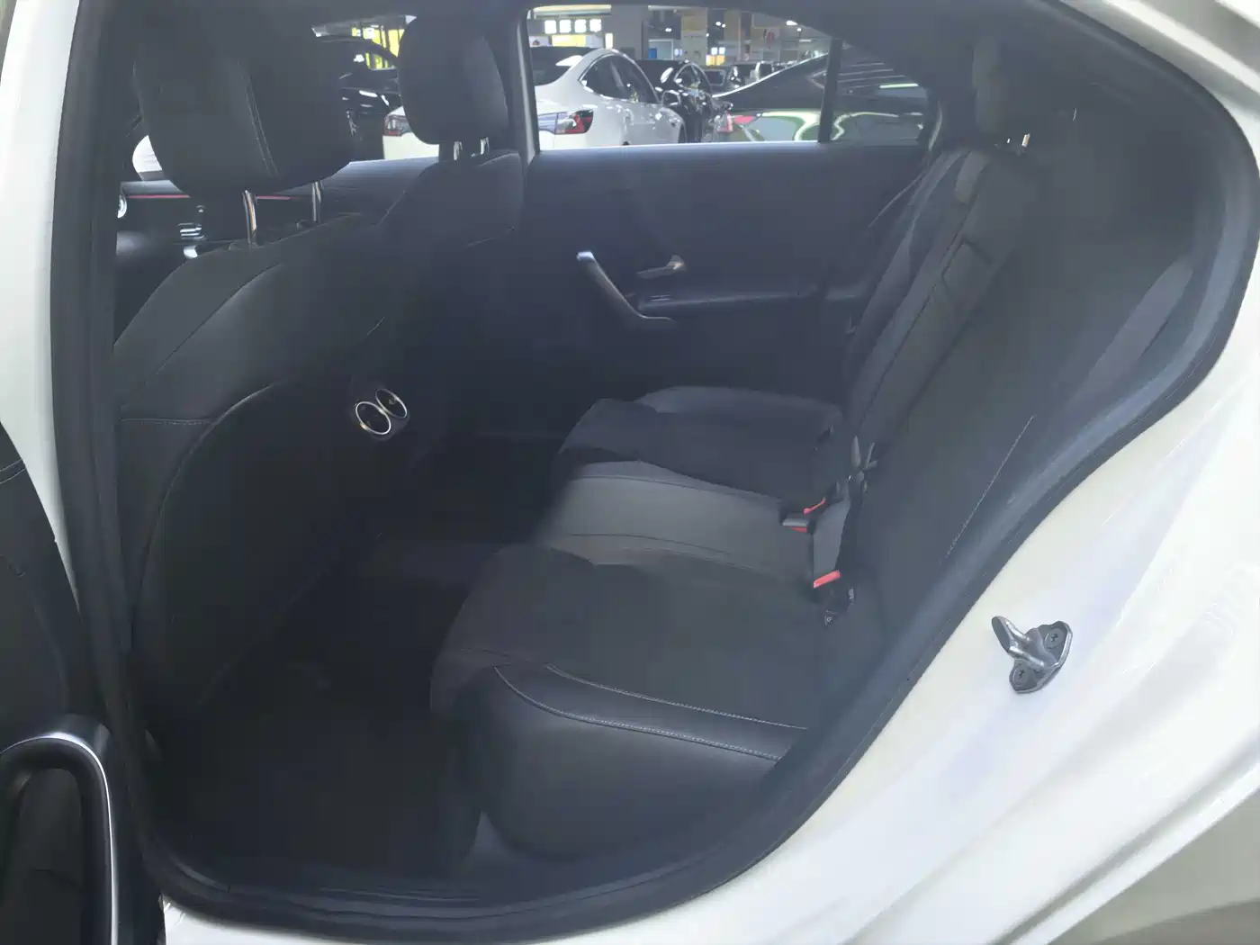 Mercedes-Benz A-Class 2023 A 200 L Fashion фото 8