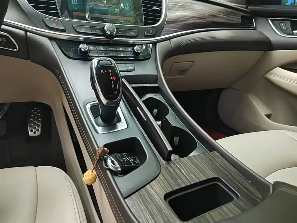 Photo 14 - Buick LaCrosse
