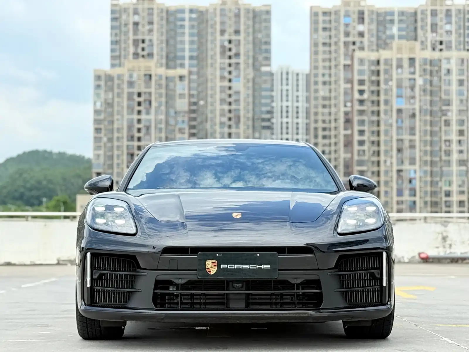 Photo 2 - Porsche Panamera