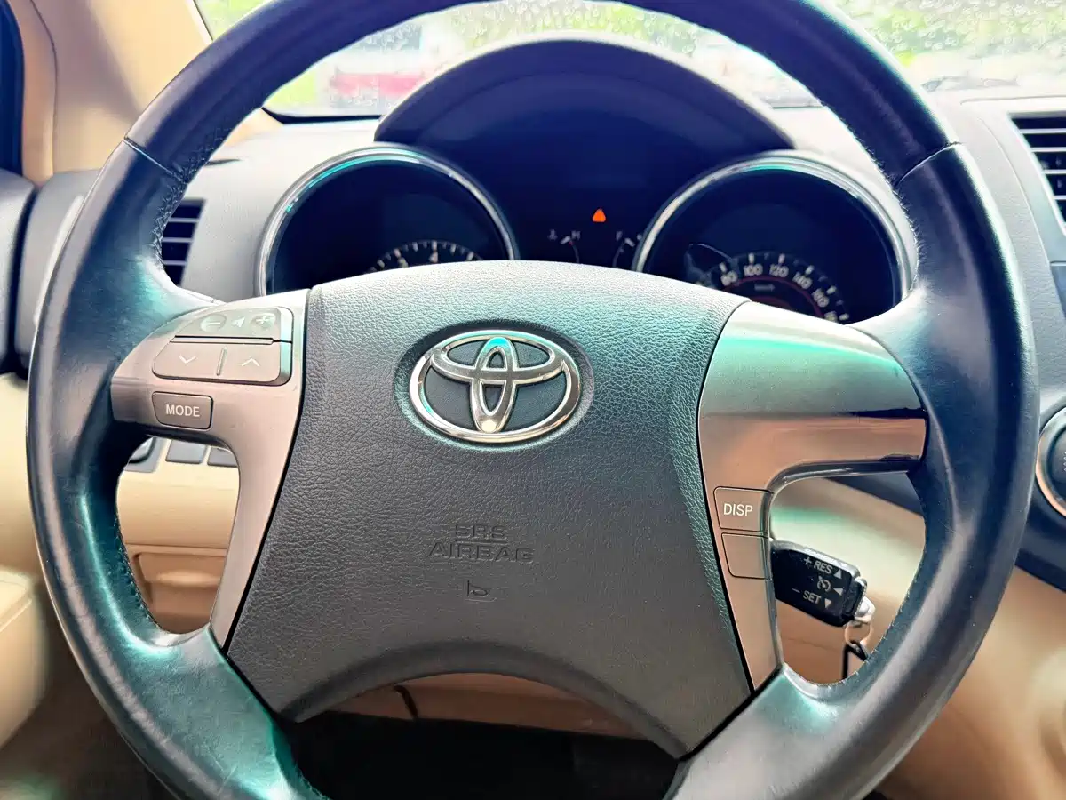 Фото 17 - Toyota Highlander