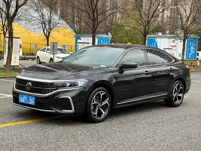 Volkswagen Passat 2024