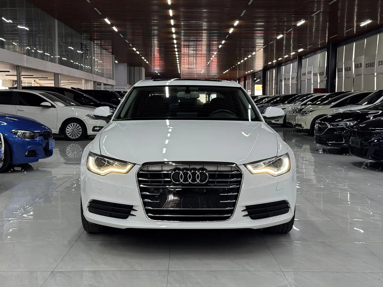 Фото 2 - Audi A6L
