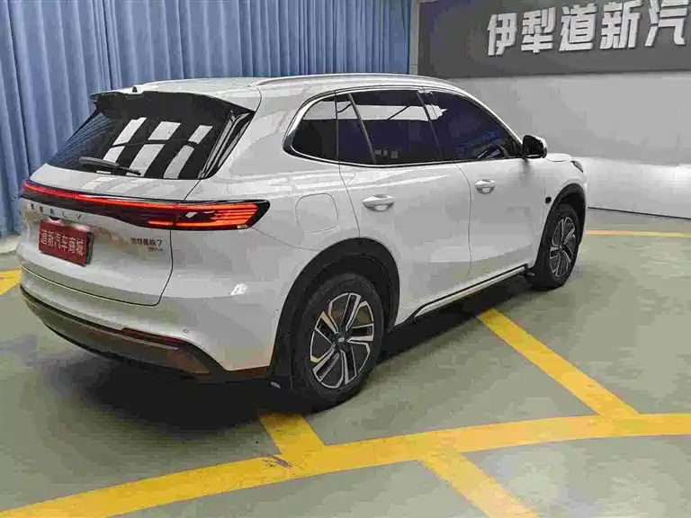 Geely Galaxy Galaxy Starship 7 EM-i 2026 Model 135km Pilot Edition фото 4
