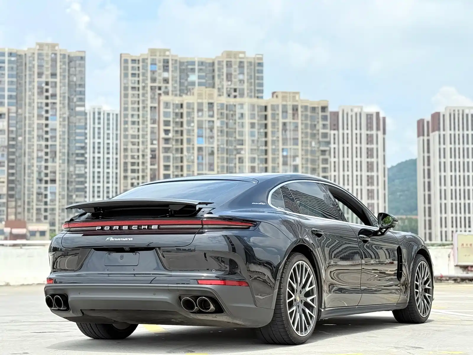 Photo 11 - Porsche Panamera