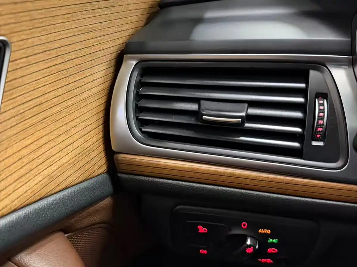 Фото 12 - Audi A6L