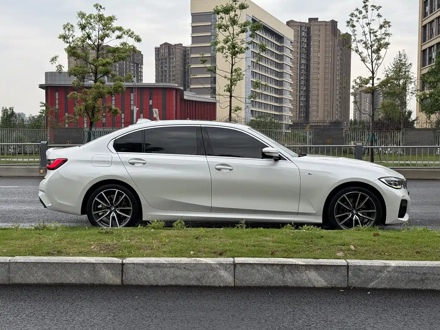 BMW 3 Series 2020 320Li M Sport Package фото 12