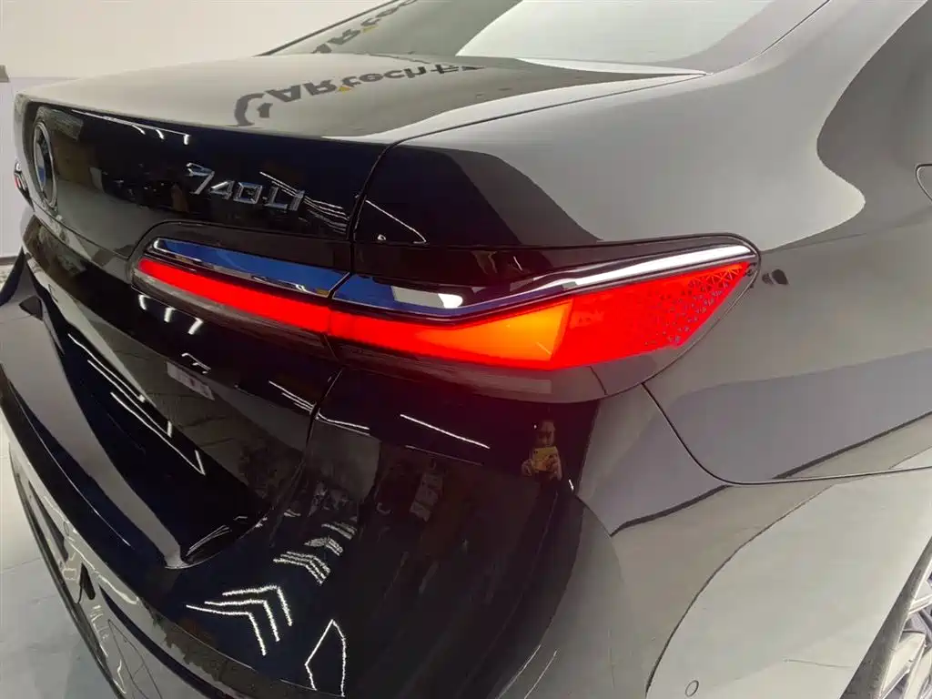 BMW 7-SERIES