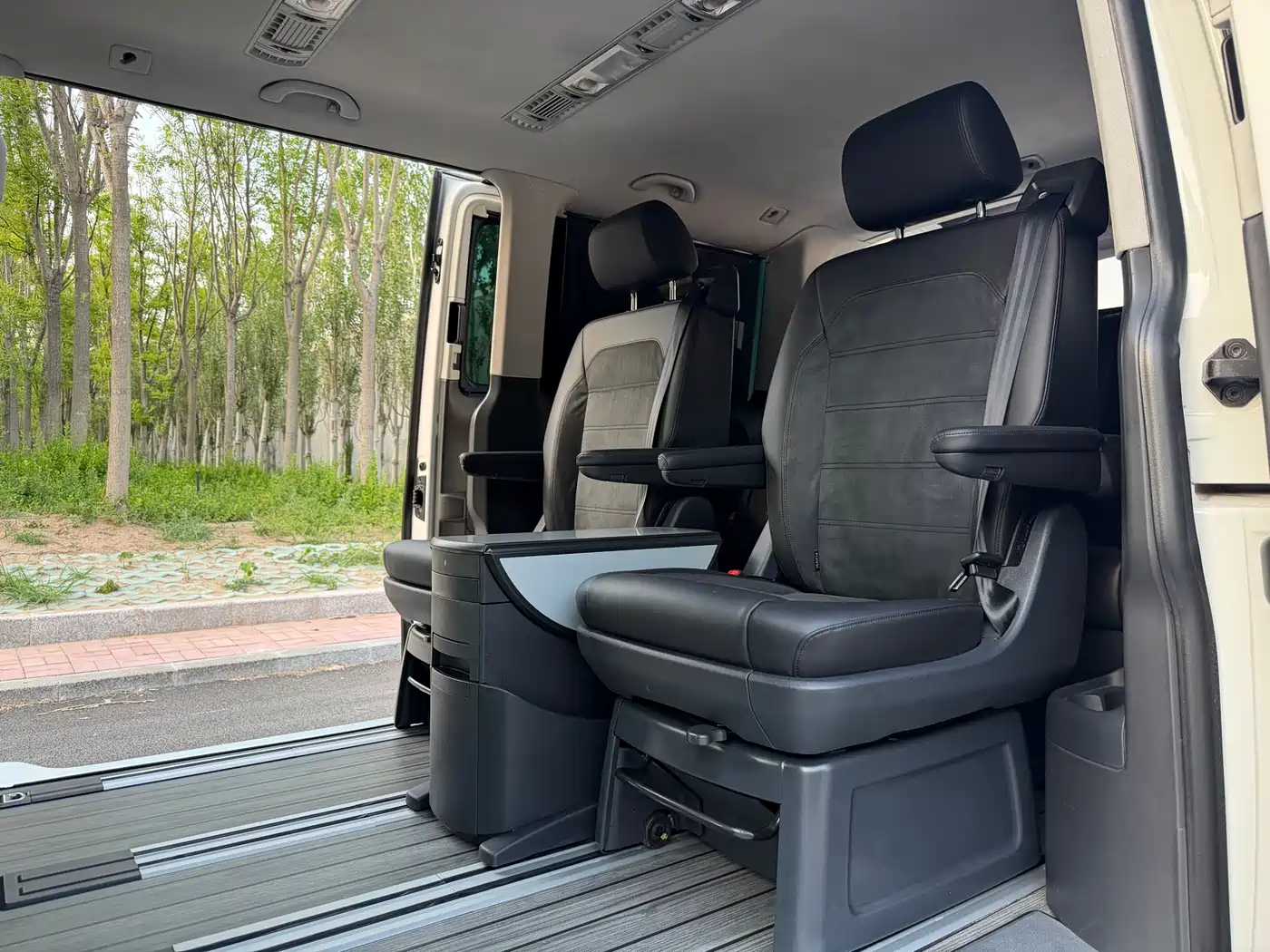 Volkswagen Multivan 2018 2.0TSI 4WD Premium Edition 7-Seater фото 20