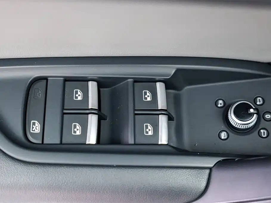 Audi Q5L 2018 45 TFSI Exclusive Fashion (China V) фото 17