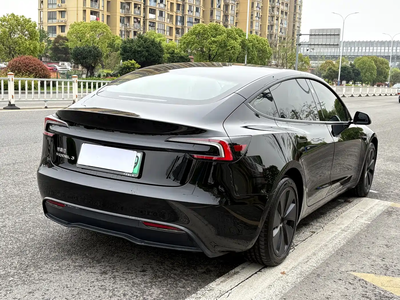TESLA MODEL 3