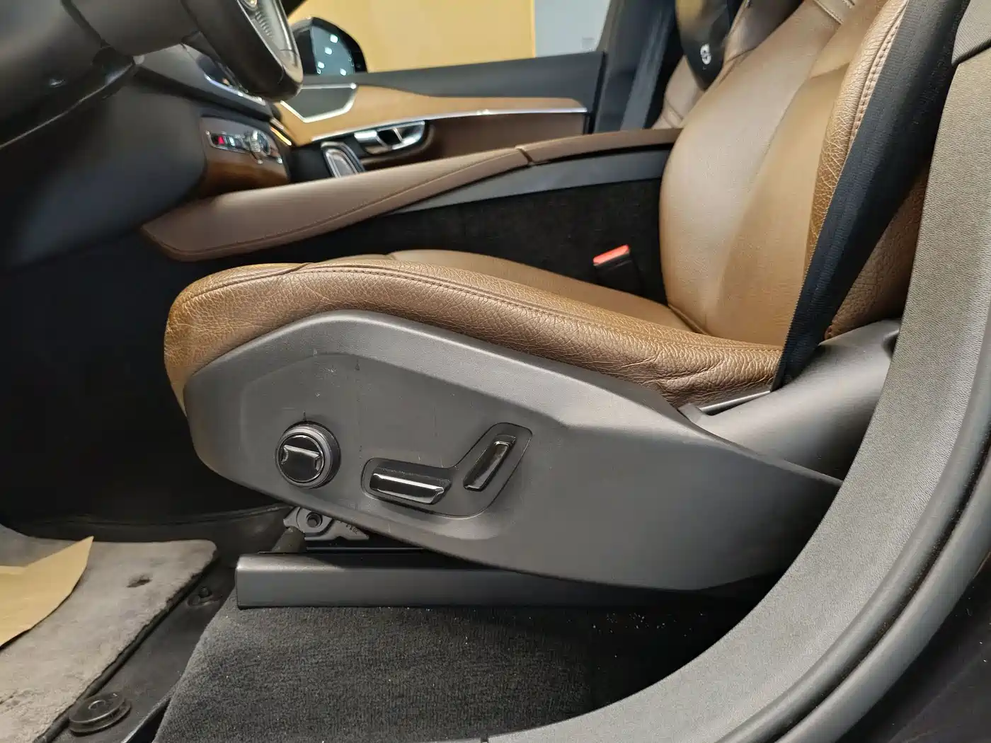 Фото 11 - Volvo XC90