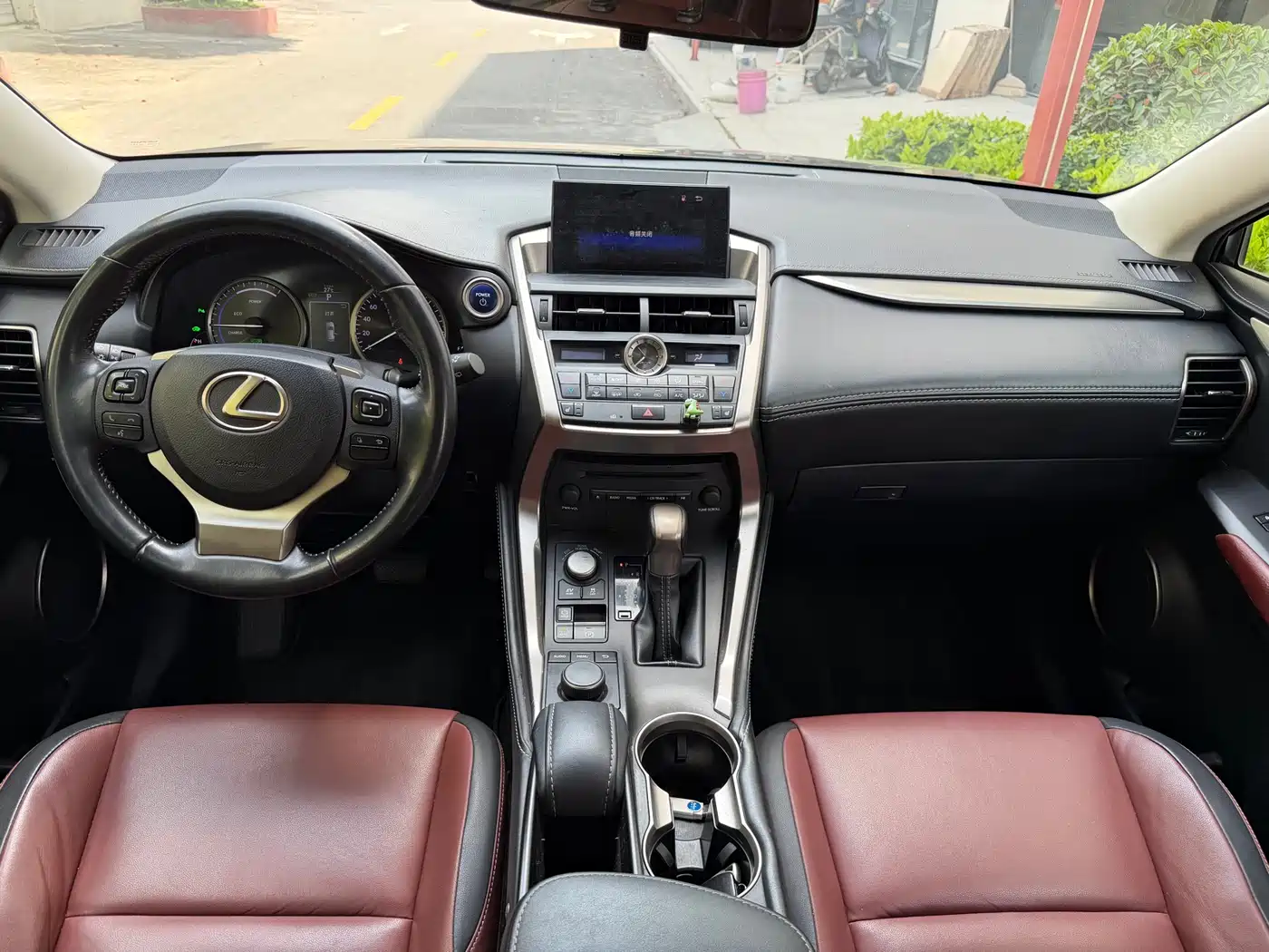 Lexus NX 2015 300h FWD Luxury фото 13