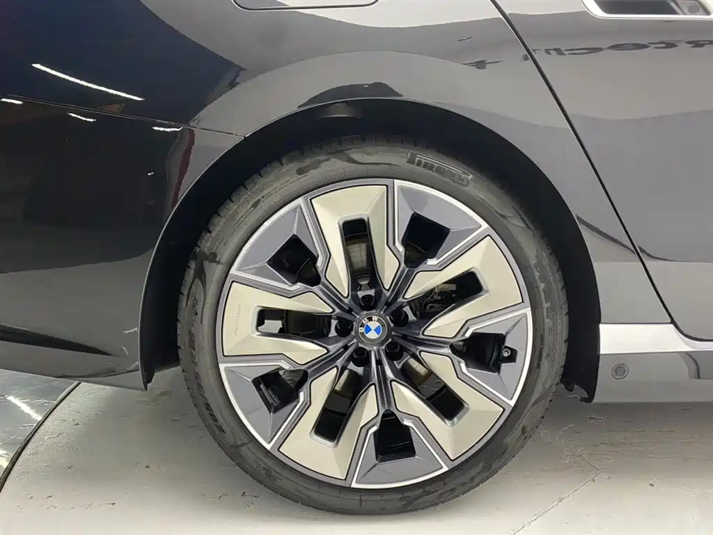 BMW 7-SERIES