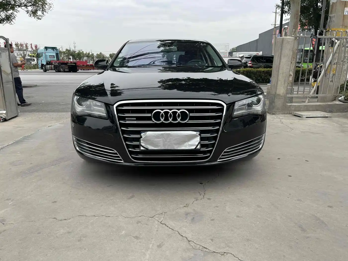 Фото 2 - Audi A8