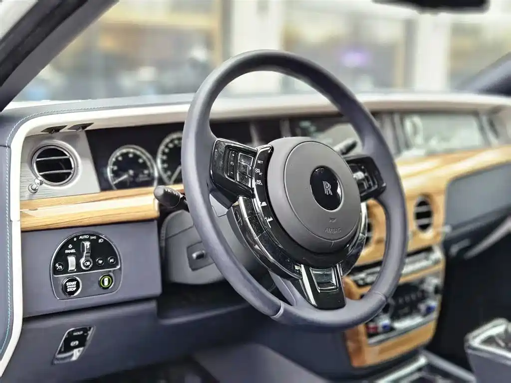 Rolls-Royce Phantom 2024 Long Wheelbase Series II фото 3